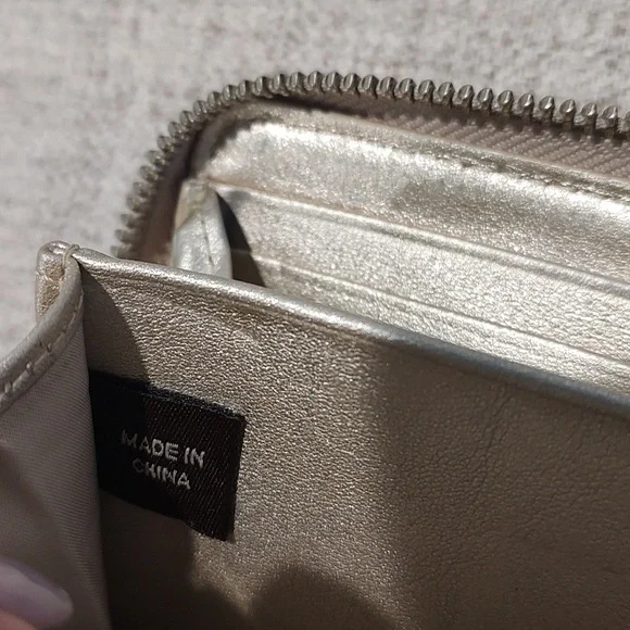 Coach Gold Patent Leather Wallet•Used•Color Transfer•Zippy Wallet - Picture 9 of 9